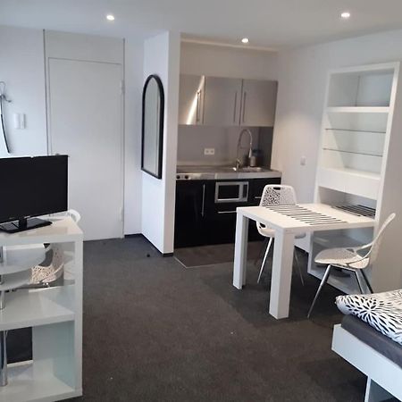 טובינגן Modernes 1 Zimmer Studioapartment In Ruhiger Zentrumsnaher Lage - Free Parking מראה חיצוני תמונה